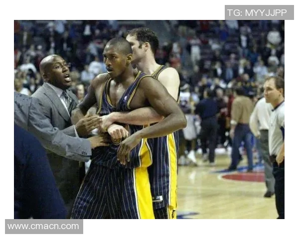 球迷愤怒诅咒巴里球员妻子全家希望其遭遇不幸引发热议