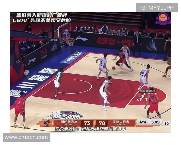 赖俊豪因头撞广告牌伤退媒体人呼吁取消场边广告牌保护运动员安全 赖俊豪因头撞广告牌伤退媒体人呼吁取消场边广告牌保护运动员安全